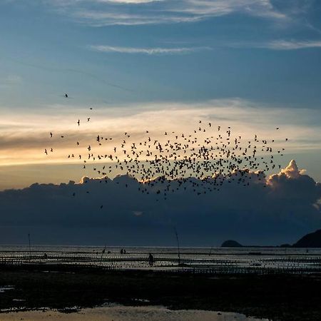 Beach-Front Sumbawa Surf House Lemonga Bagian luar foto