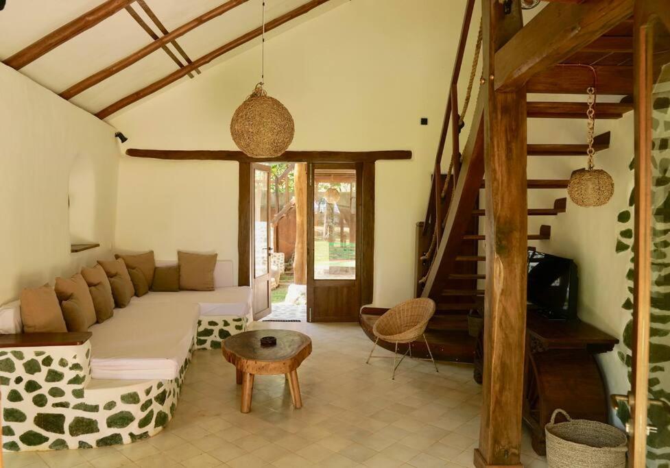 Beach-Front Sumbawa Surf House Lemonga Bagian luar foto