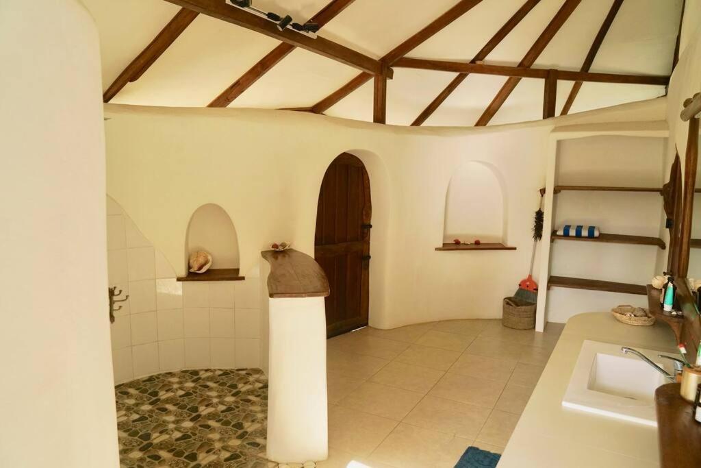 Beach-Front Sumbawa Surf House Lemonga Bagian luar foto