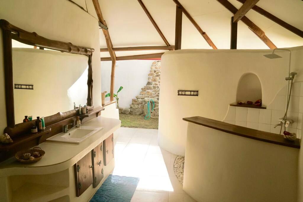 Beach-Front Sumbawa Surf House Lemonga Bagian luar foto