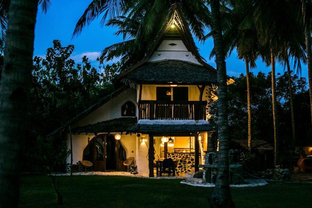 Beach-Front Sumbawa Surf House Lemonga Bagian luar foto