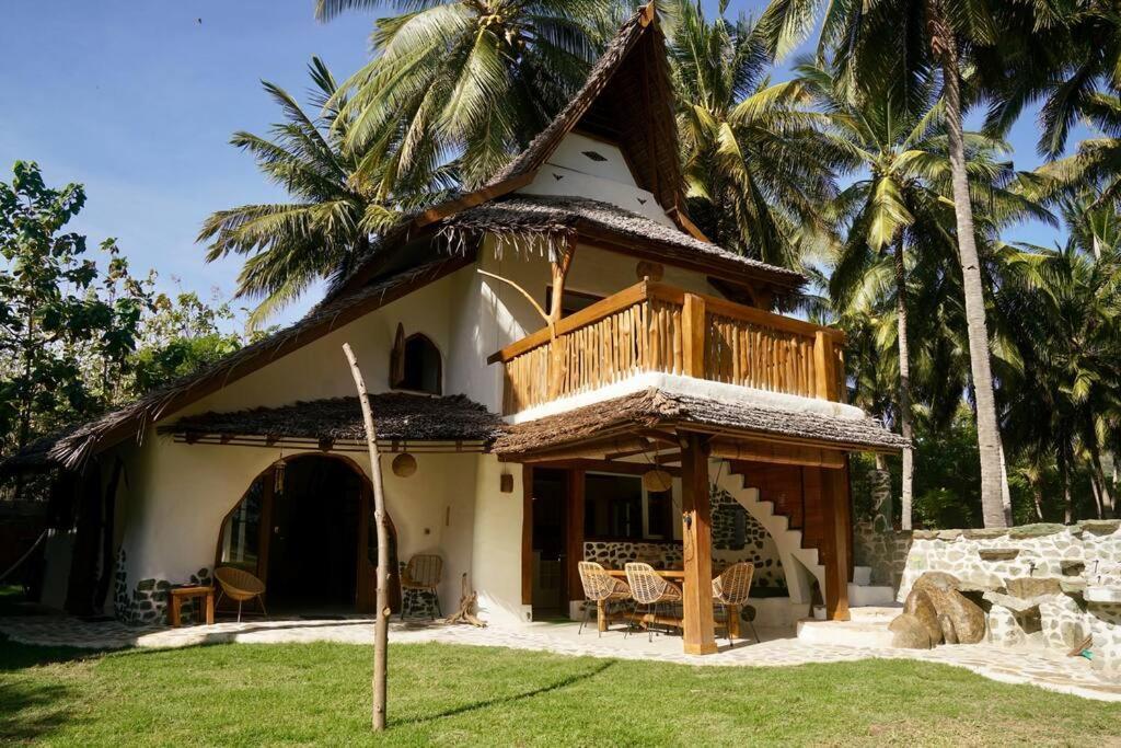 Beach-Front Sumbawa Surf House Lemonga Bagian luar foto