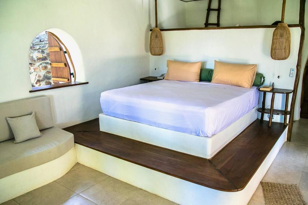 Beach-Front Sumbawa Surf House Lemonga Bagian luar foto