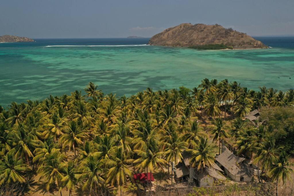 Beach-Front Sumbawa Surf House Lemonga Bagian luar foto