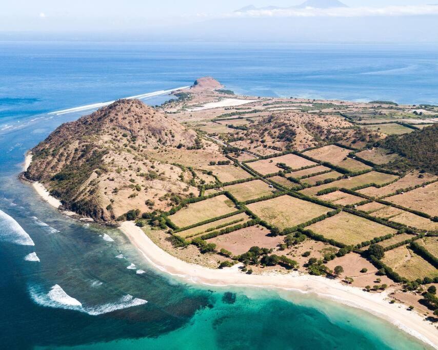 Beach-Front Sumbawa Surf House Lemonga Bagian luar foto