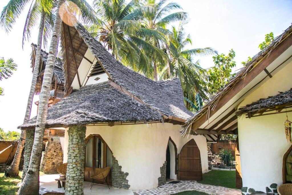 Beach-Front Sumbawa Surf House Lemonga Bagian luar foto