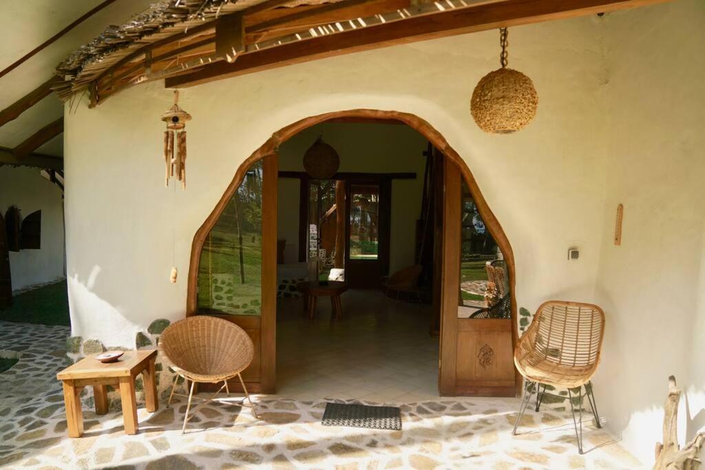 Beach-Front Sumbawa Surf House Lemonga Bagian luar foto