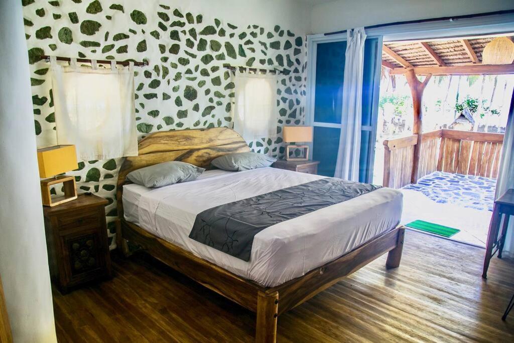 Beach-Front Sumbawa Surf House Lemonga Bagian luar foto