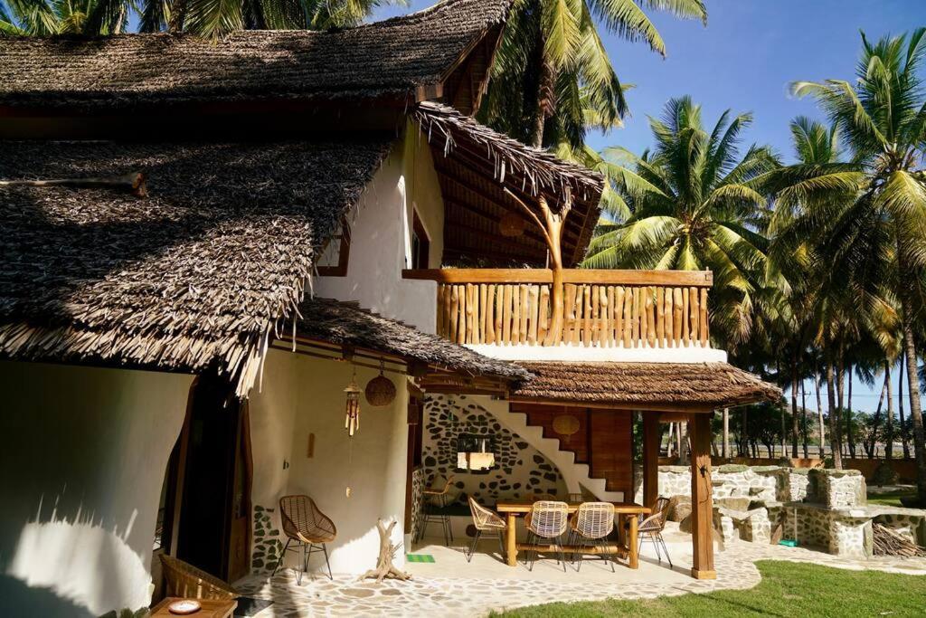 Beach-Front Sumbawa Surf House Lemonga Bagian luar foto