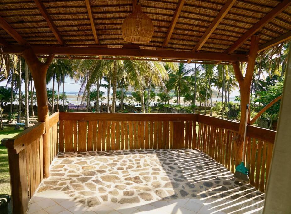 Beach-Front Sumbawa Surf House Lemonga Bagian luar foto
